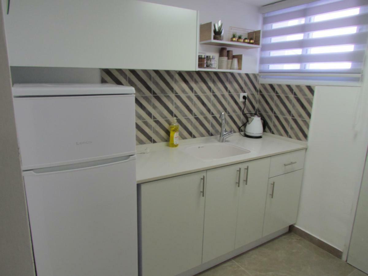Eleni Apartment Eilat Bagian luar foto