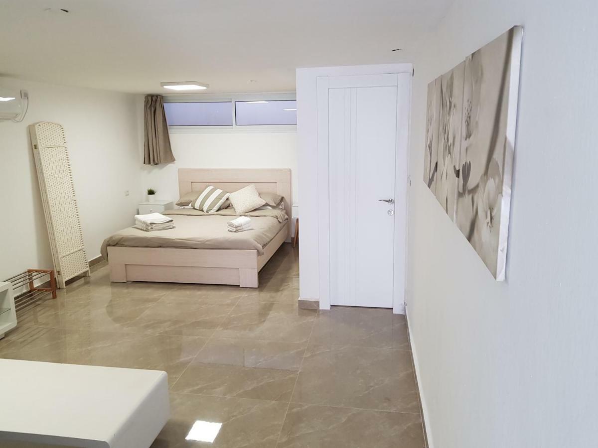 Eleni Apartment Eilat Bagian luar foto